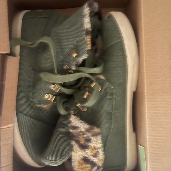 Toms Botas. Size 8.5. - Picture 3 of 7